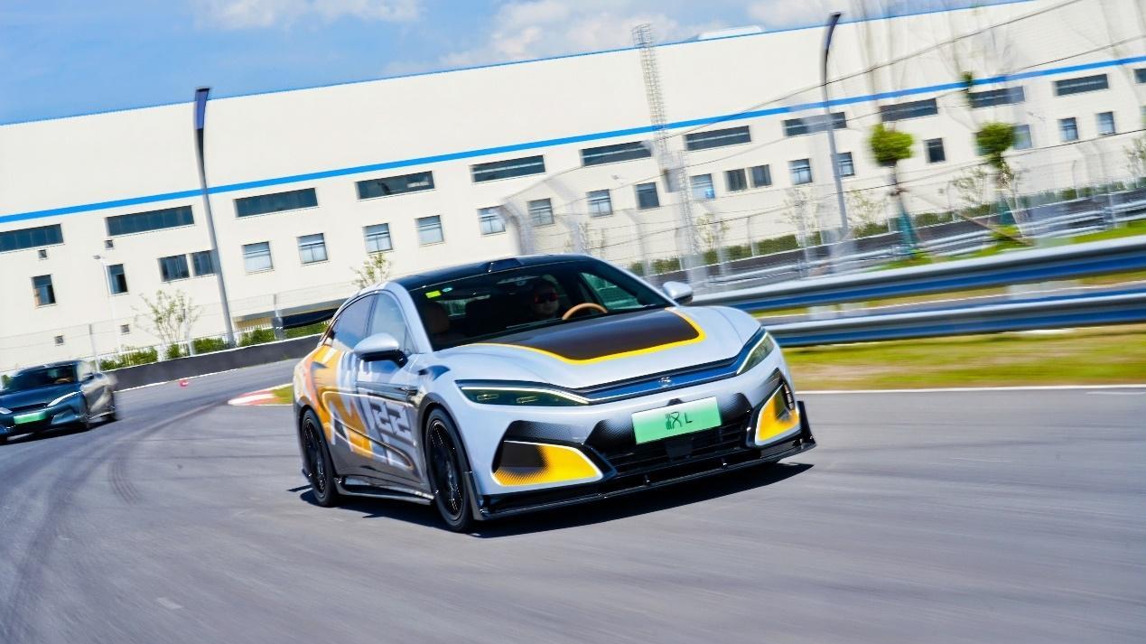 汉L不仅是划时代旗舰轿车，还是真正的“全能旗舰”