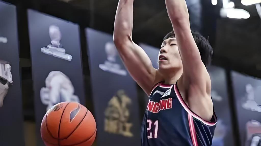 广东男篮的“提速风暴”，弃用老将，四大超新星引领争冠新征程