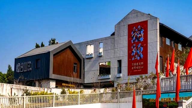 赵丽颖现身福州街头，偶遇了吗？