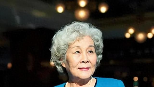 88岁歌唱家于淑珍自退休后没多久，就和老伴搬到了养老院，让孩子遭受了不孝顺骂名，如今已经是第18个年