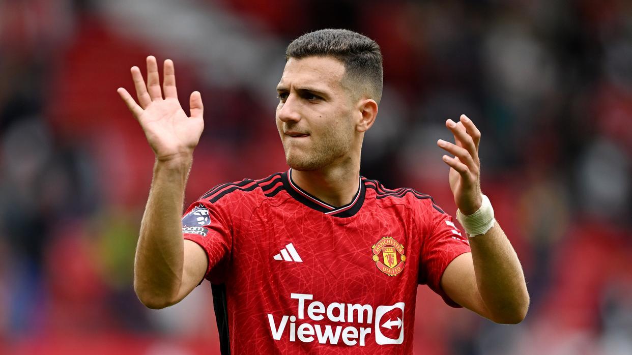 罗宾逊建议瓜迪奥拉采取“推倒重来”的策略，达洛特要改变定位