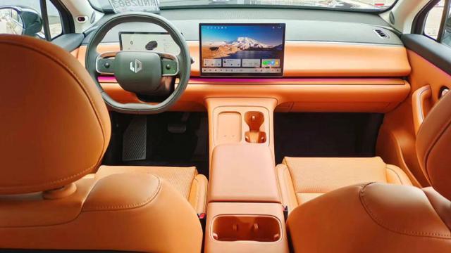 零跑开启“冲高路”，全尺寸SUV实车曝光，首次冲击30万市场