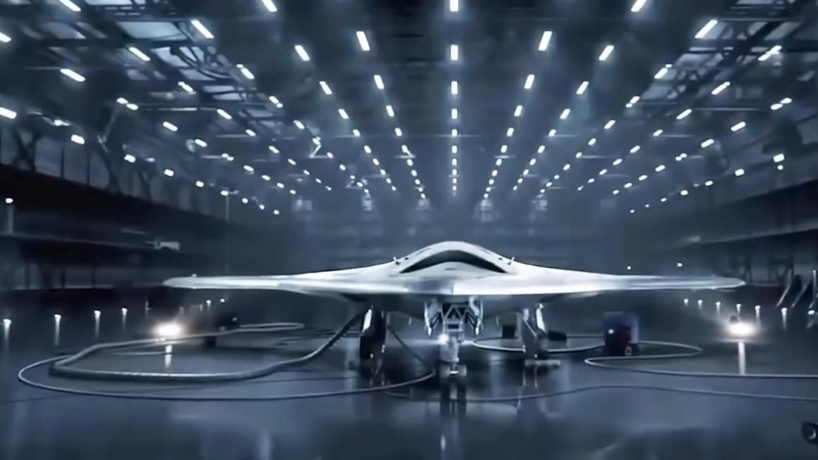 美媒惊爆：中国翼展 42 米巨型隐身无人机试飞，远超 B-21