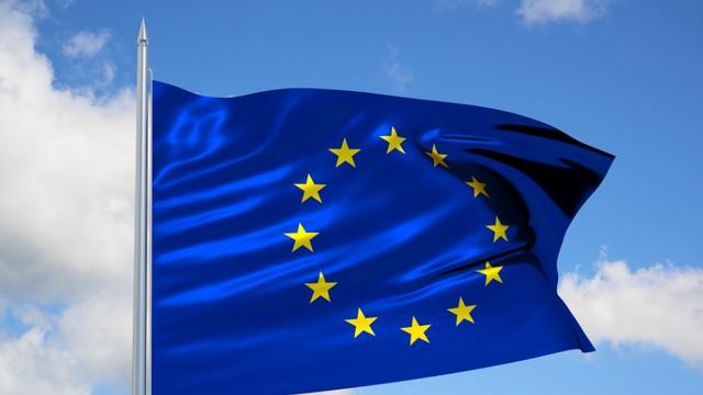 我国硬气回应美国后，欧盟进行重大表态，英媒：特朗普贸易战必败
