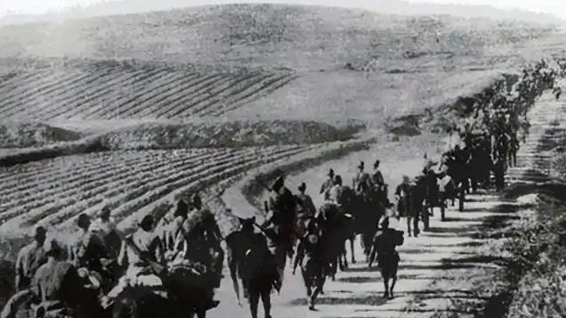 血洒扬子江！南京大撤退中，黔军103师的绝境突围与生死悲歌！