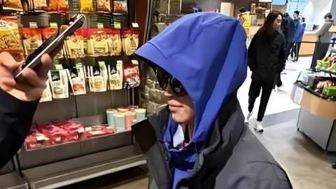 现身国外！全红婵穿上万名牌衣服引争议，一双洞洞鞋超吸睛