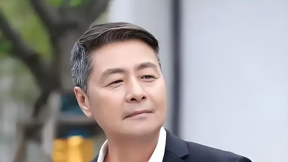 从相声奇才到阶下囚！刘伟抛下冯巩移居海外后现状