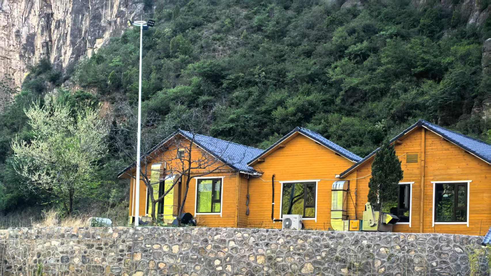 一碗奋斗面的时代交响：澳涞山庄文旅科技相交融，打造网红新地标