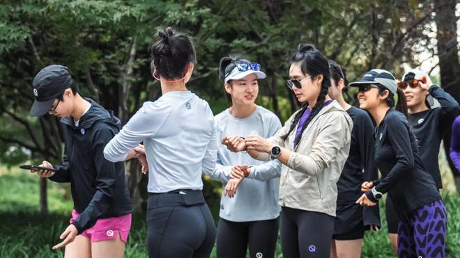 当跑步成为一种文化表达，轻功给出了中国解法