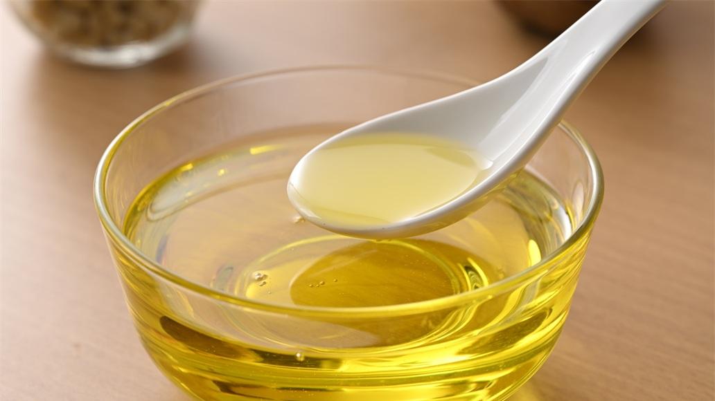 《宝宝辅食加 “油” 总踩坑？文冠果油这样加，营养又开胃！》