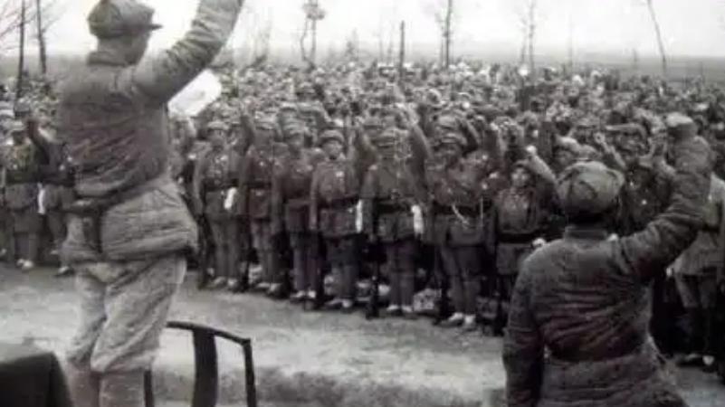 新四军团长汤景延“投敌”，有人提议除掉他，粟裕大怒：不许动他