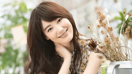 私生活混乱？遭央视“开除”？被传与小尼结婚的她，如今怎么样了