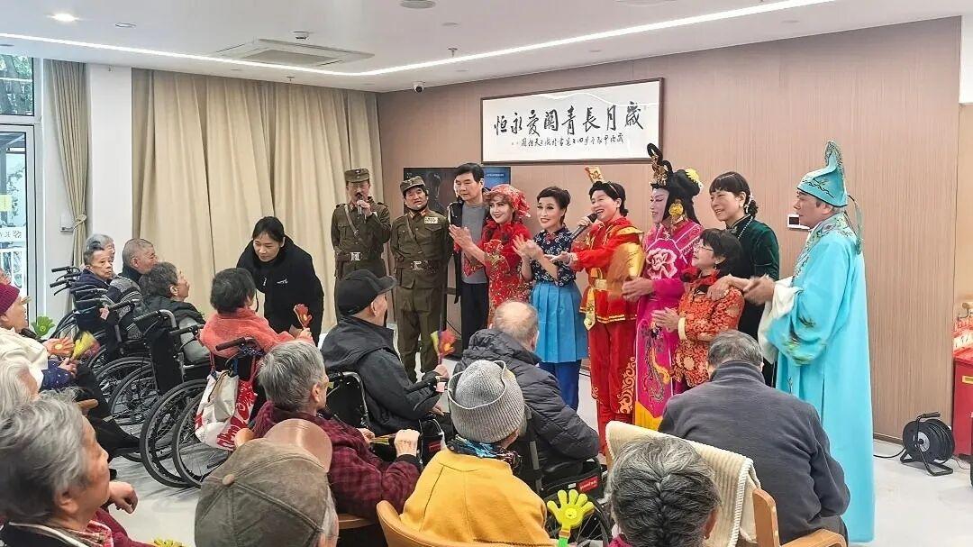 戏曲歌舞轮番登场，文艺汇演把长者们的快乐值拉满