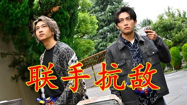 二、三骑同病相怜！联手击败螳螂怪人，感情激增羁绊加深