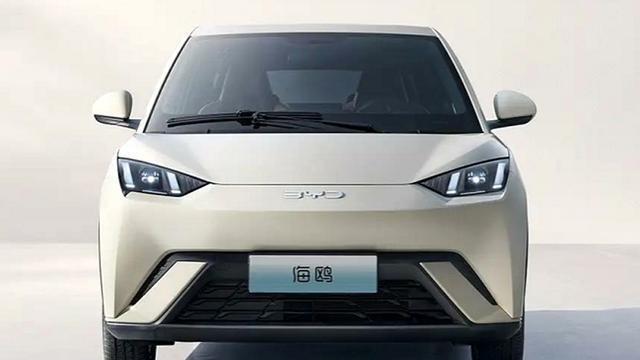 比亚迪半年考成绩亮眼，提前锁定年销200万辆，新能源赛道领跑优势明显