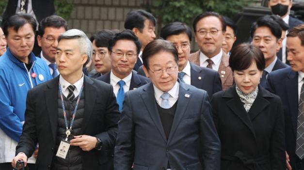 韩国政坛司法大戏：李在明脱罪尹锡悦入局 八法官如何破局？