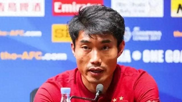 国足官宣不到24小时，郑智下课原因曝光，新帅带人进队，足协无奈