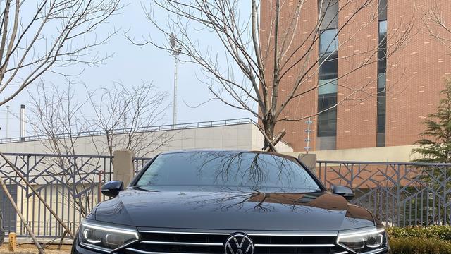 迈腾330TSI DSG豪华版，12.99万起售，德系品质与性价比兼具
