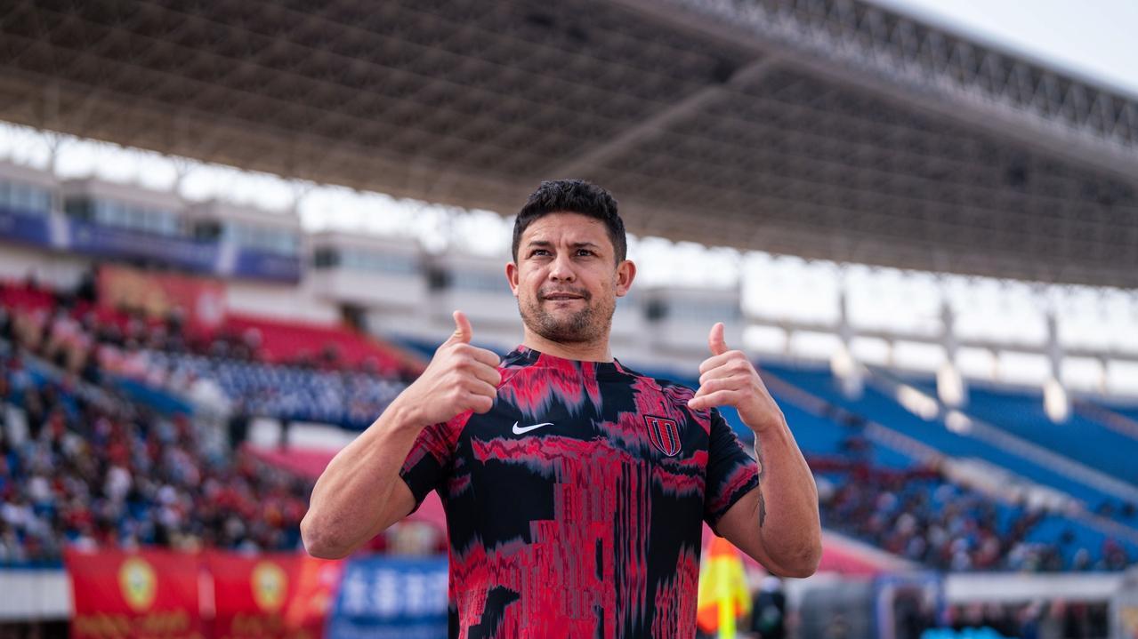 曝艾克森回国内，找到新工作，踢业余联赛，前同事：他走路都费劲