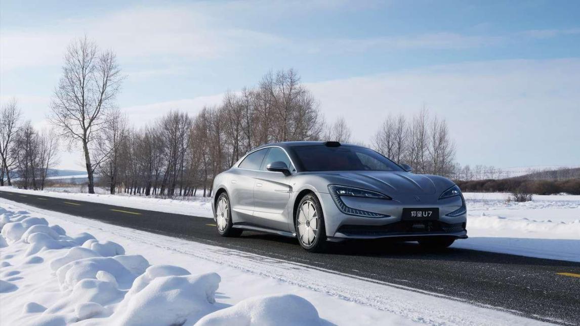 仰望U7：用四电革命重新定义百万级豪华轿车的中国答案