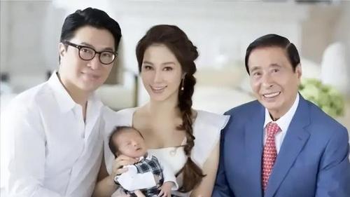 李兆基遗产分配引热议，两个儿子出奇淡定，最慌的应该是徐子淇！