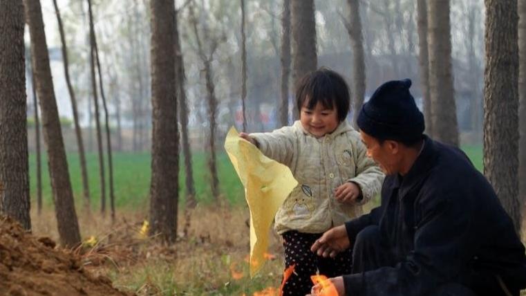 老话“扫墓不要乱抬脚”，4月4日清明，上坟注意什么？早看早知道