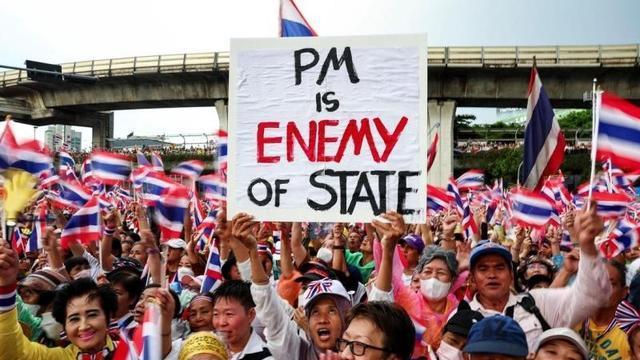集会领袖呼吁发动政变推翻佩通坦，泰国人民党谴责：政变不是出路