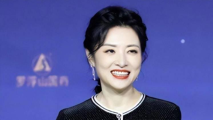 一山不容二虎，与董卿斗了十几年的周涛，女儿却成她一辈子的痛