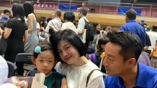 大S葬礼这天，马筱梅带汪希玥姐弟做手工，疑似打脸台媒“含泪送别”报道！