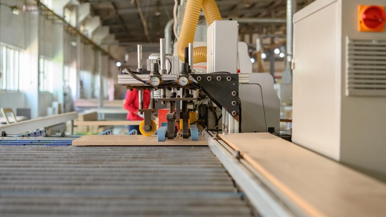 荣膺“中国板材十大品牌”！俏佳人板材以大国工匠精神引领健康家居新时代