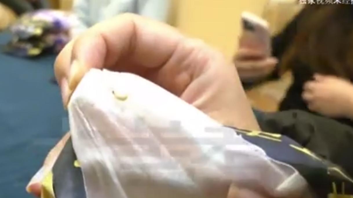 苏菲安心裤再曝质量问题，未拆封产品现活虫，品牌鞠躬道歉