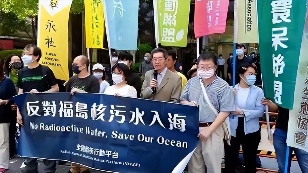 田园康博在2011年当众喝下核污染水，如今14年过去了，他怎么样了