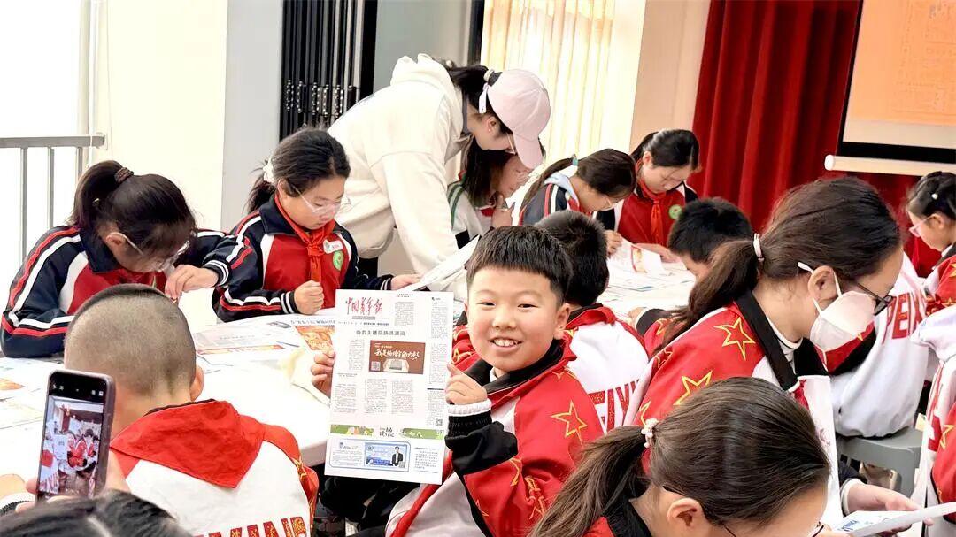 三校学子前门中轴线“手拉手”研学 探寻纸文化与非遗技艺魅力