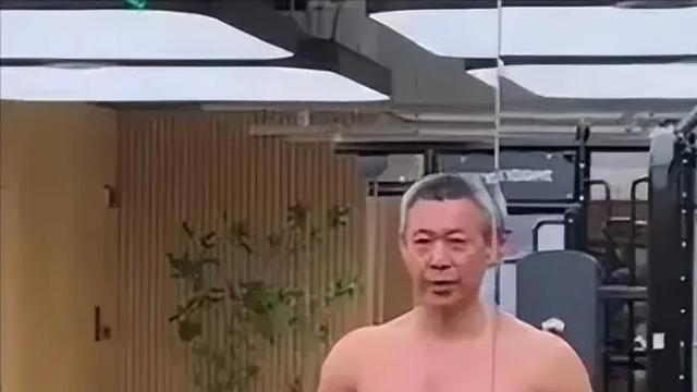 中年男演员不要减肥了，我的后半生张国立和张丰毅站一起很明显