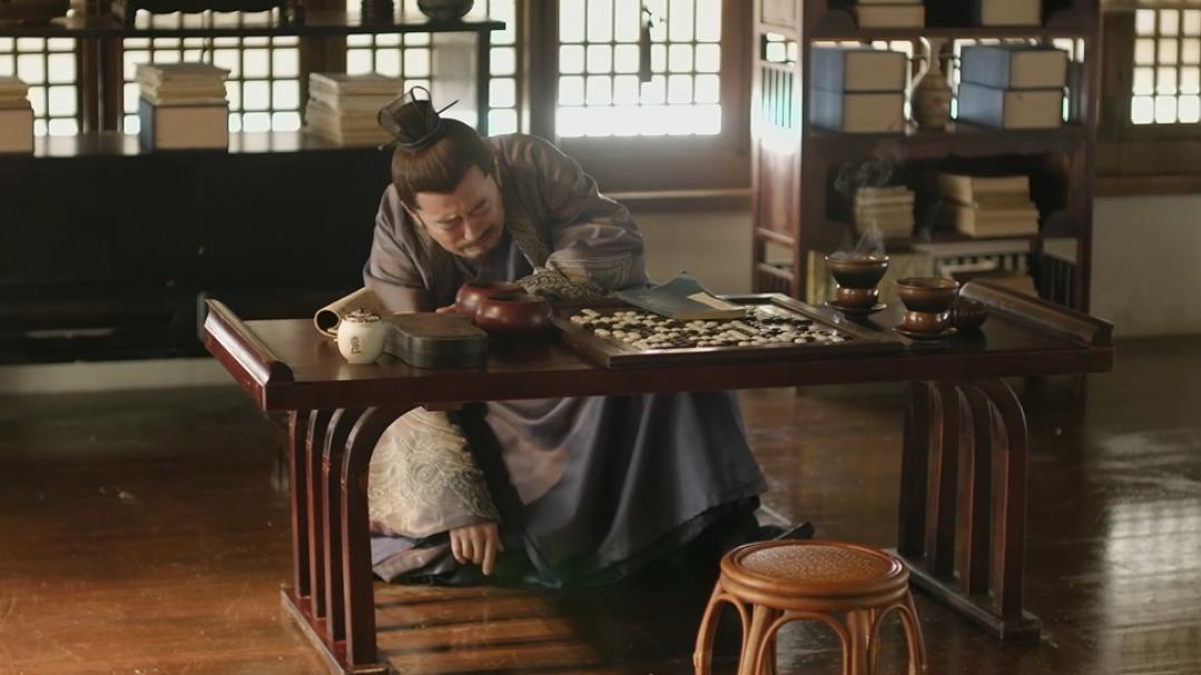 《知否》：要不是祖母中毒后，盛纮为了一颗捡不到的棋子泪流满面，他永远不知，自欺欺人的自己早已暴露