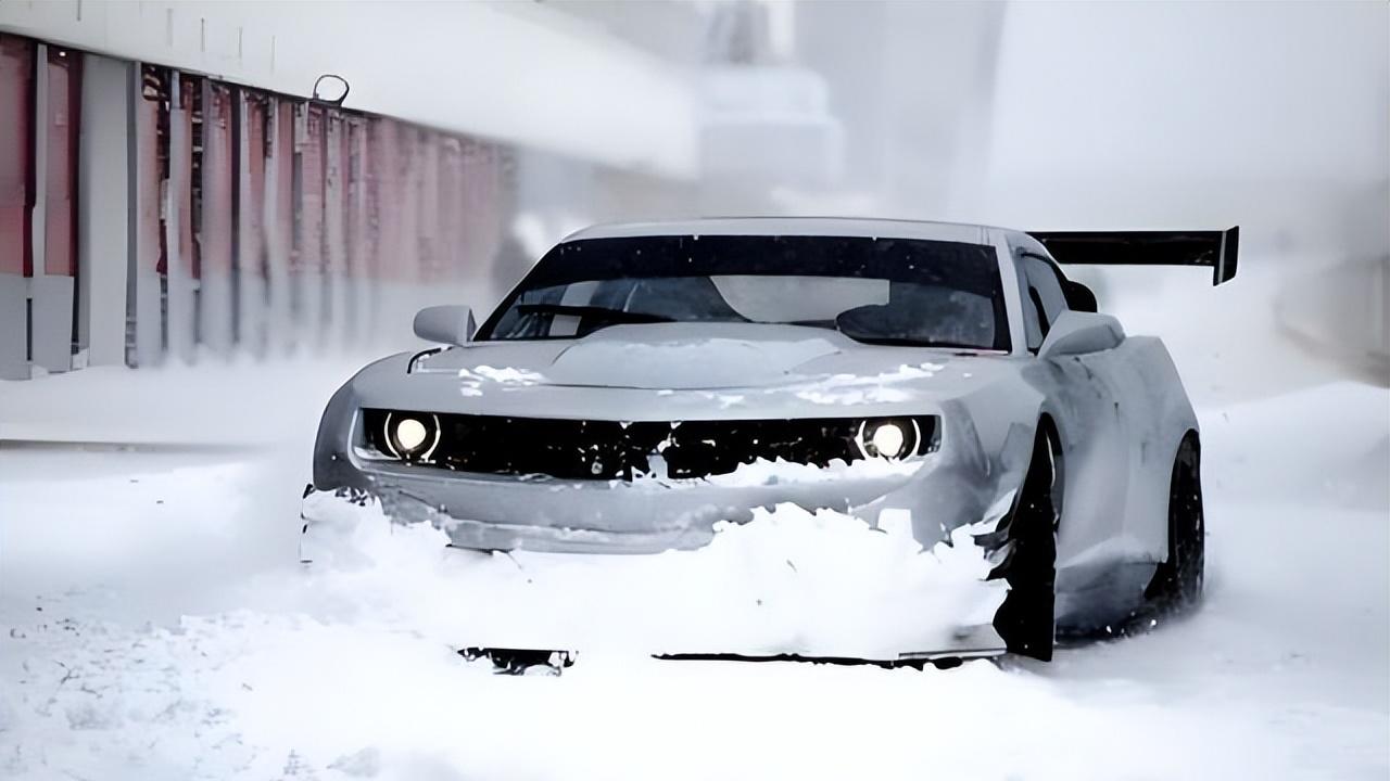 同样是后轮驱动，百万豪车雪地举步维艰，为何微面却畅行无阻？
