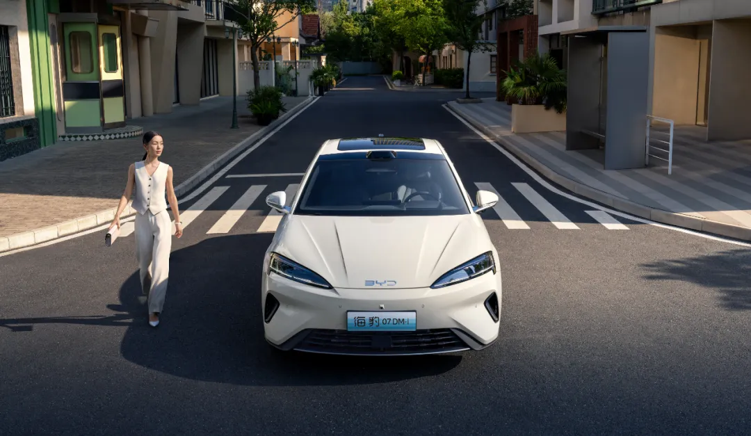 2026款海豹07DM-i，3.2L低油耗，230km最长纯电续航