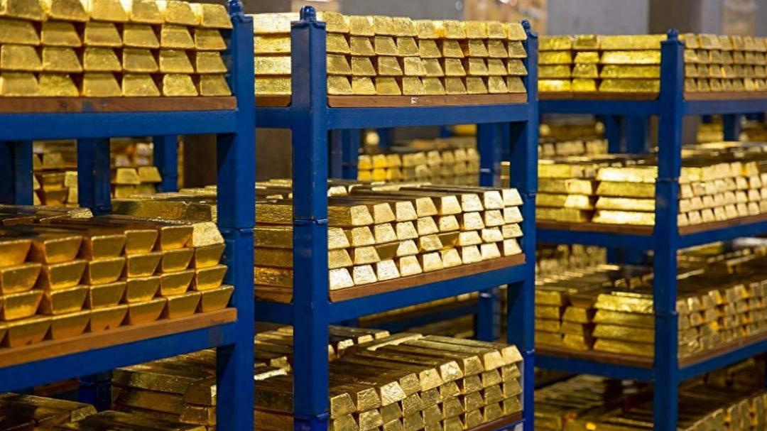 俄开启黄金大甩卖！普京掏空2300吨家底填战争窟窿，财政要崩盘？