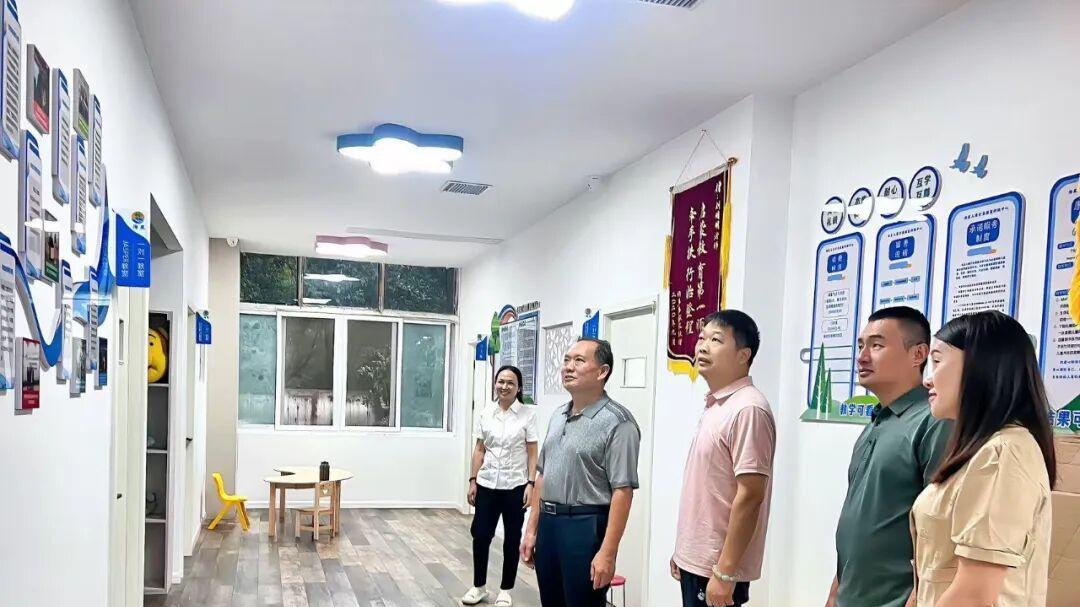 99公益日，驻马店市关工委副主任孙书杰携爱心企业教师节捐赠，慰问海星特殊儿童康教中心