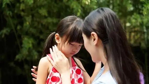 “妈妈，他不跟我玩！” 你的第一句话，决定孩子的社交格局