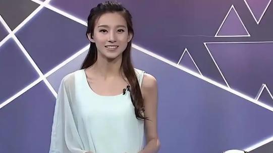 不愧是央视门面！马凡舒生活照曝光，一双大长腿相当完美