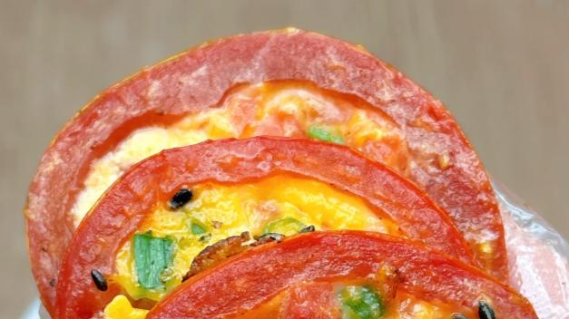 减脂期也能放肆吃！低卡又上头的西红柿鸡蛋饼，酸甜软香全家抢着吃