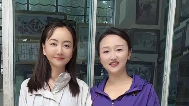 杨蓉回家探亲，给妈妈庆祝70大寿，父母住农村房子老旧