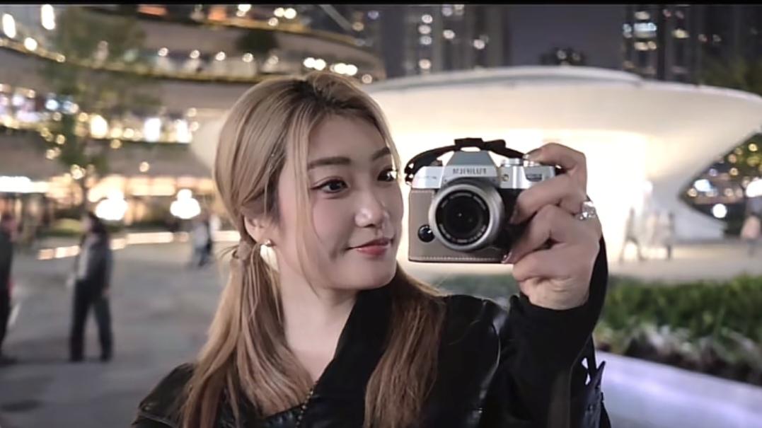 李梦更新社媒，庆祝恋爱三周年纪念日，回复球迷不会退役