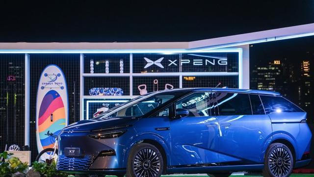 超舒适AI大七座2025款小鹏X9正式上市，起售价35.98万元