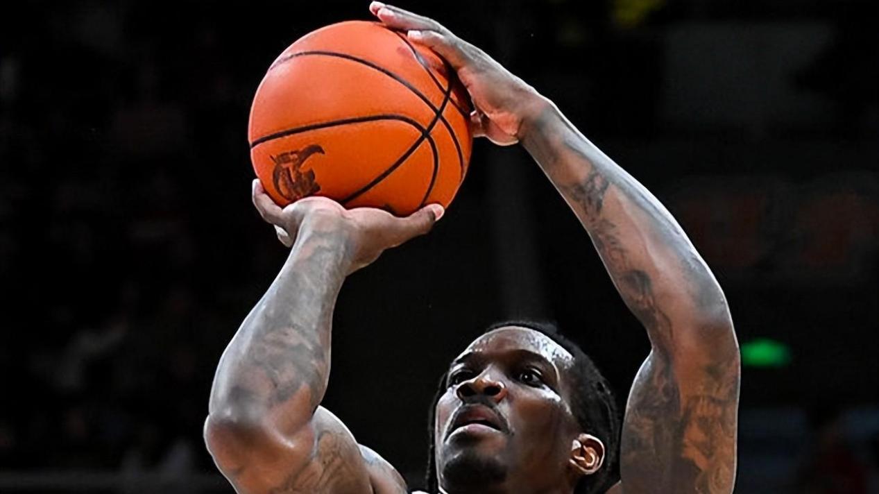 上海7连胜夺冠！布莱德索31+8+10大杀四方，洛夫顿送11失误