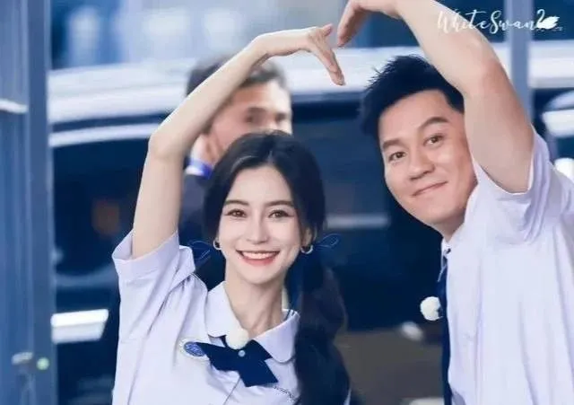 李恋爱，男方发文：十年友情变成深厚爱情……