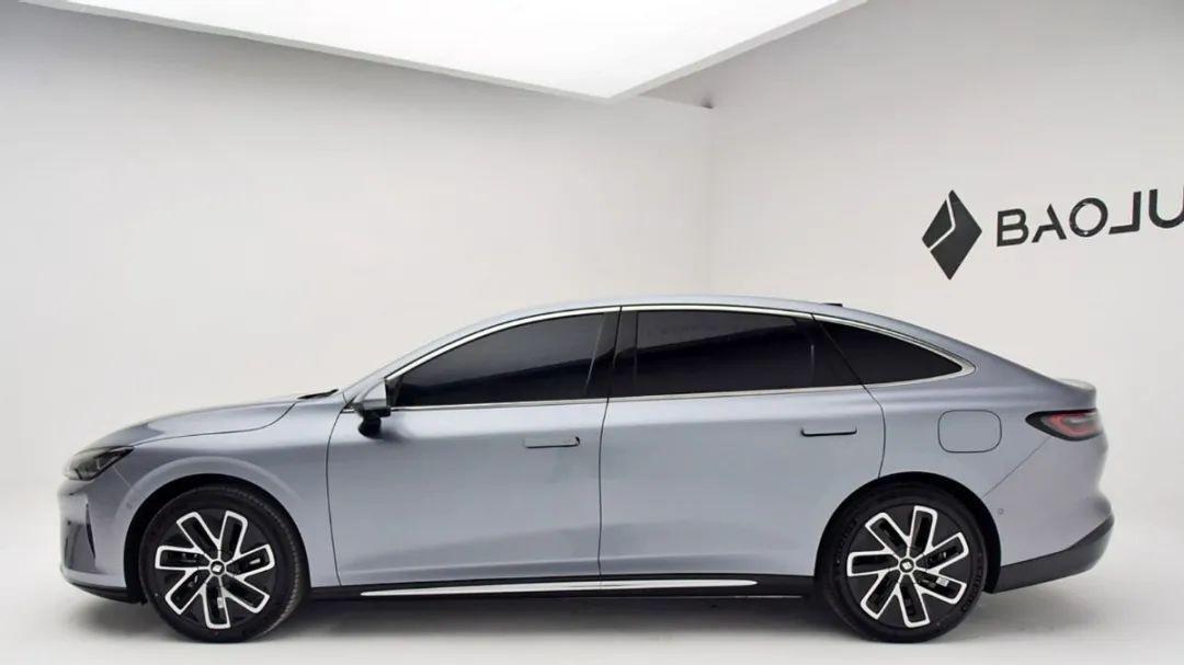 13万级的“小米SU7”来了，这次轮到宝骏掀桌子了