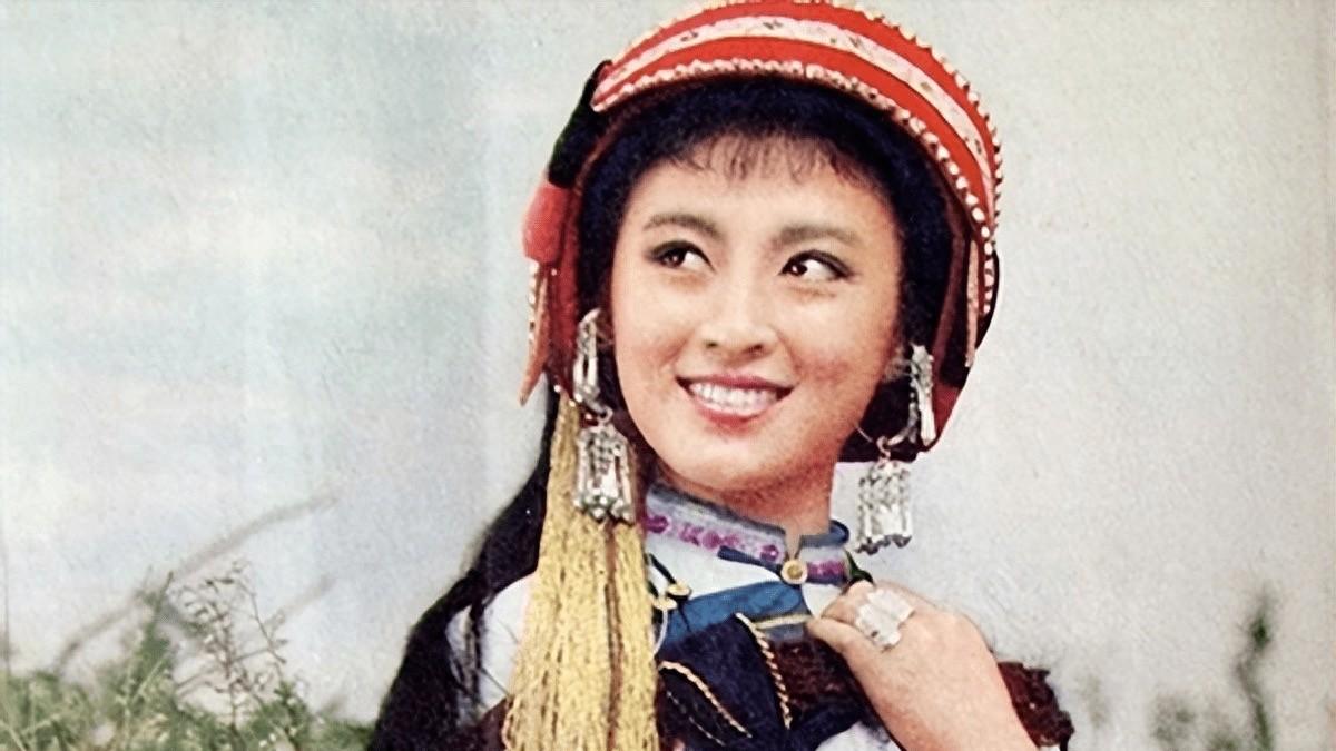 她是60年代第一美人，精神失常后丈夫仍不离不弃，于2000年去世