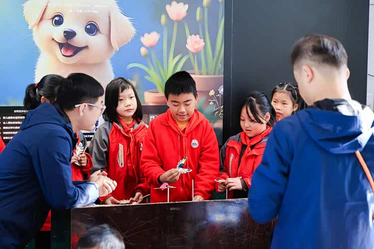 上汽大众“繁星计划”：一场持续十年的教育革命正在改变中国乡村